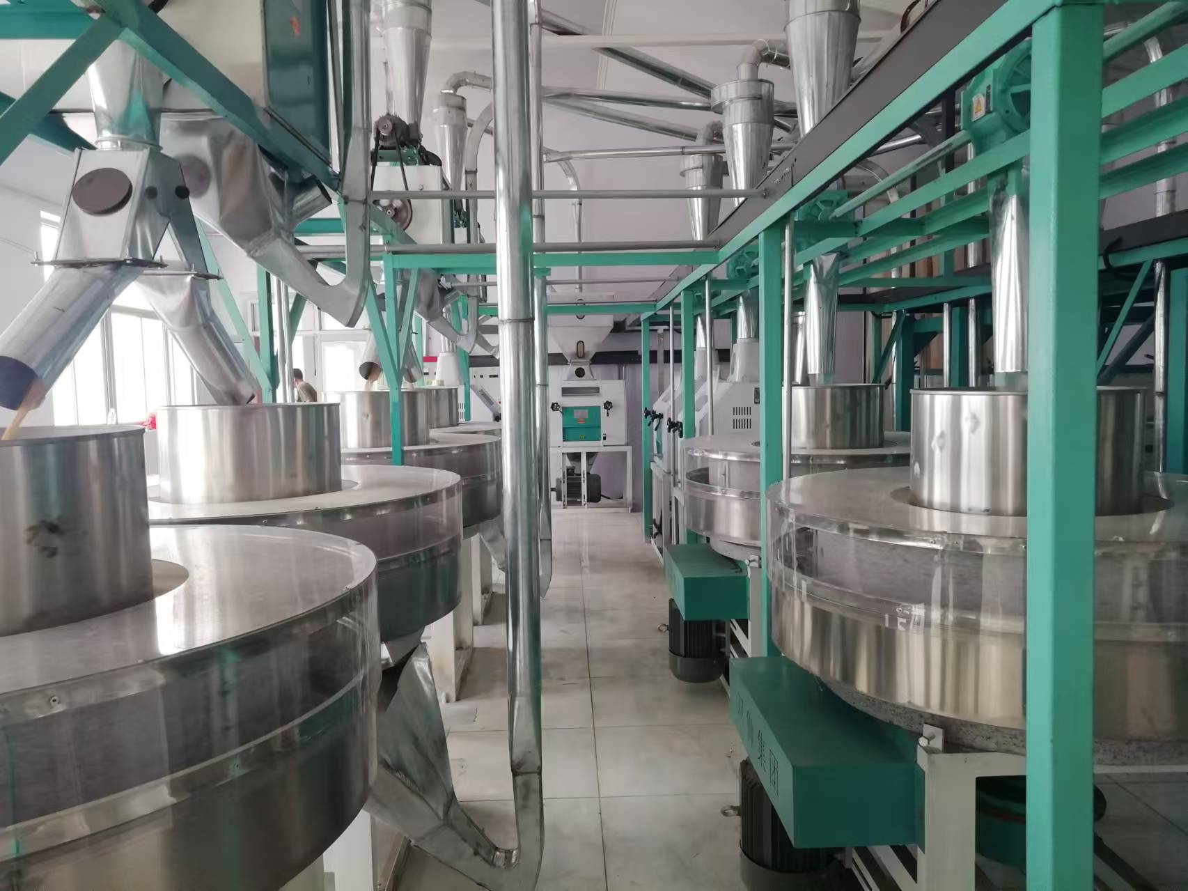 河北省黃驊市石磨面粉機(jī)生產(chǎn)線，日處理小麥30噸